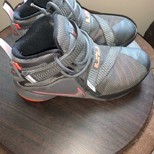 Lebron Soldier 9 Basketball shoes